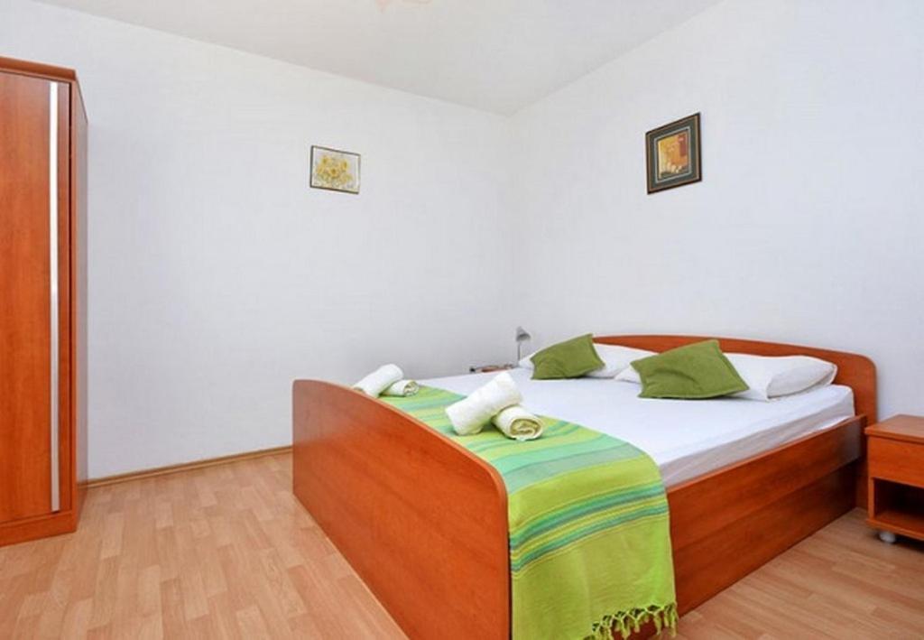 Apartment With A Parking Space Ivan Dolac, Hvar - 17778 *