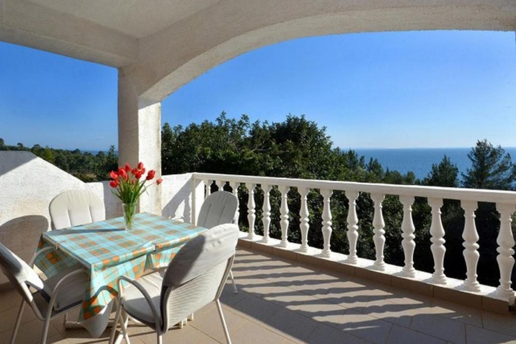 Apartment With A Parking Space Ivan Dolac, Hvar - 17778 *