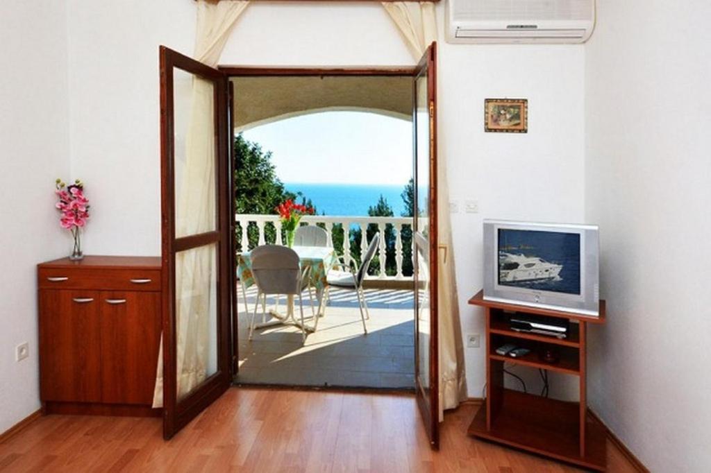 Apartment With A Parking Space Ivan Dolac, Hvar - 17778