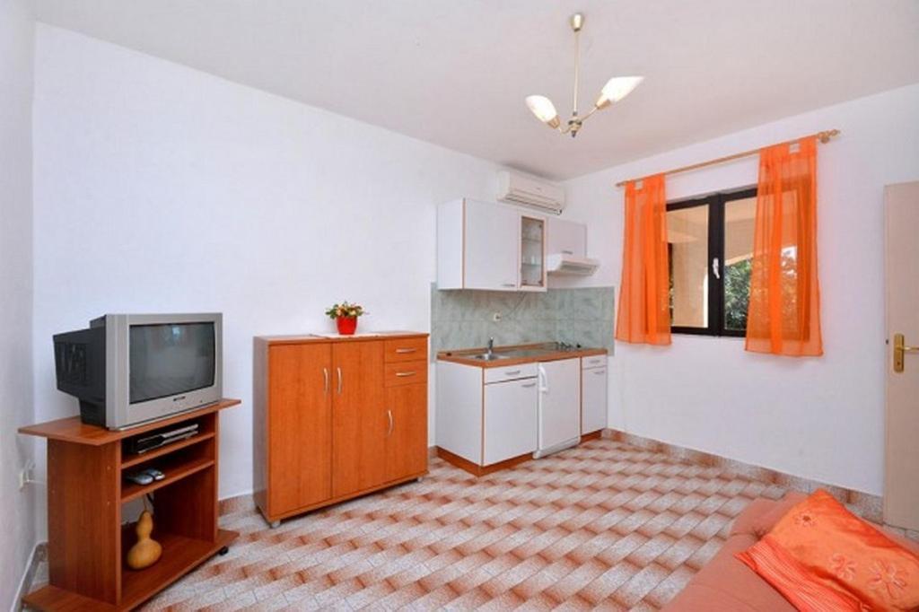 With A Parking Space Ivan Dolac, Hvar - 17778 Apartment Jelsa (Hvar)